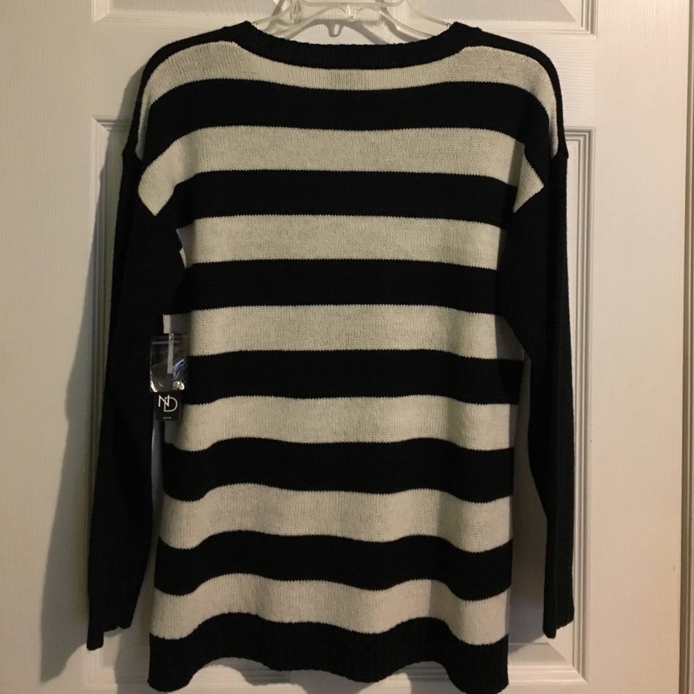 New Directions Petite Hi Lo Santa Sweater - Picture 2 of 2